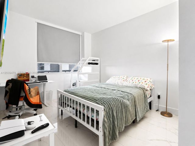16385 Biscayne Boulevard 1117, North Miami Beach, FL 33160