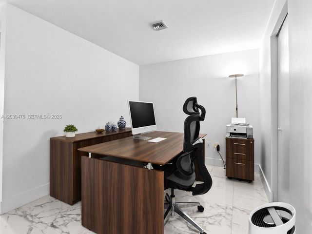 16385 Biscayne Boulevard 1117, North Miami Beach, FL 33160