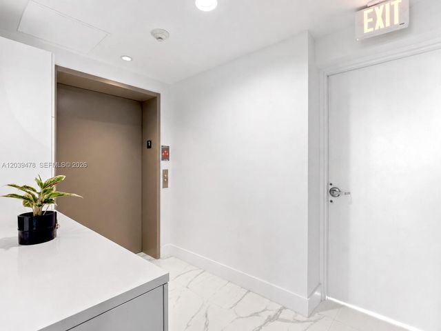 16385 Biscayne Boulevard 1117, North Miami Beach, FL 33160