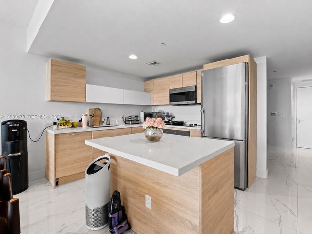 16385 Biscayne Boulevard 1117, North Miami Beach, FL 33160