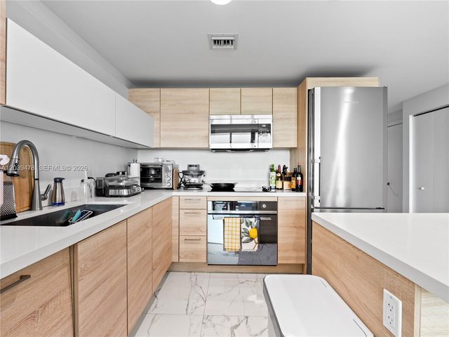 16385 Biscayne Boulevard 1117, North Miami Beach, FL 33160