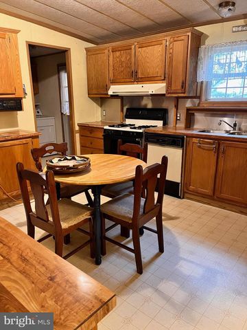 751 WILLOW LN, Gap, PA 17527