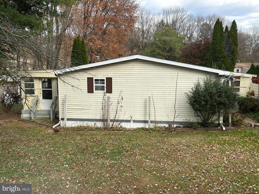 751 WILLOW LN, Gap, PA 17527
