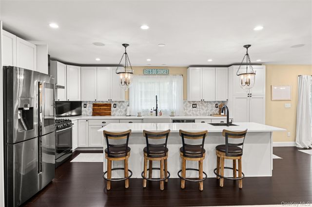 101 Frederick Avenue, Babylon, NY 11702