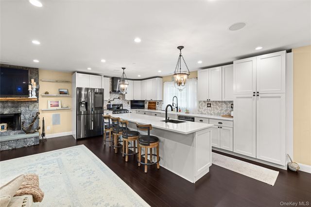 101 Frederick Avenue, Babylon, NY 11702