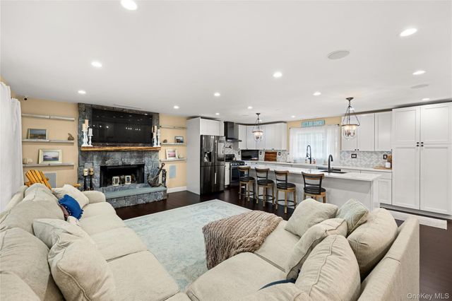 101 Frederick Avenue, Babylon, NY 11702