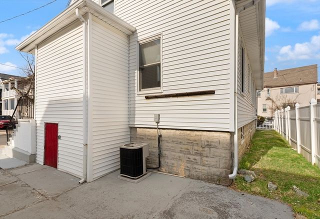 30 Bowdoin St, Medford, MA 02155