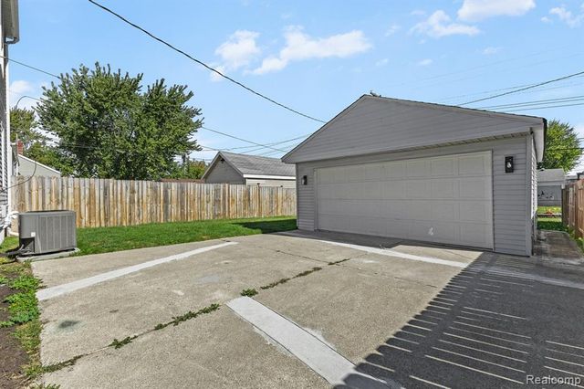 4629 17th Street, Wyandotte, MI 48192