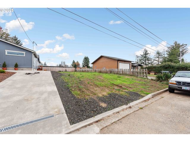 2770 34TH St, Coos Bay, OR 97420