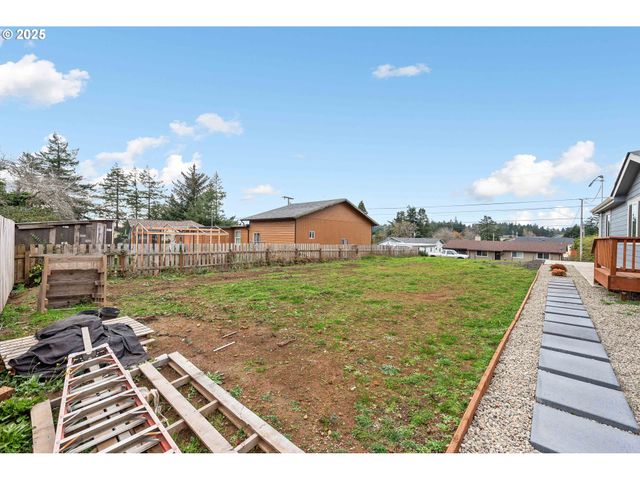 2770 34TH St, Coos Bay, OR 97420