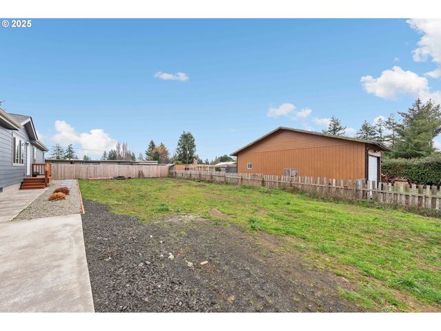 2770 34TH St, Coos Bay, OR 97420