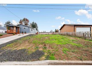 2770 34TH St, Coos Bay, OR 97420
