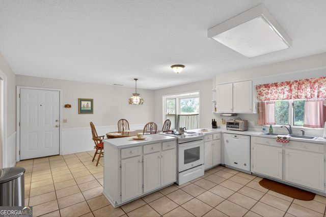 221 Azalea Drive, Statesboro, GA 30458