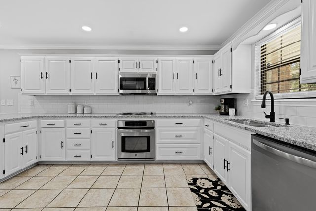 1112 Jamaica Dr, White Oak, TX 75693