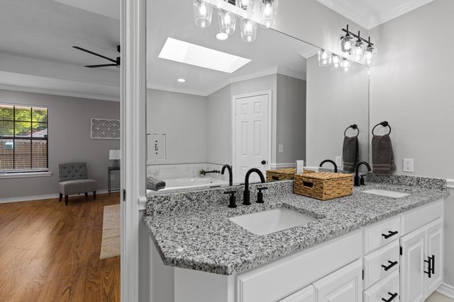 1112 Jamaica Dr, White Oak, TX 75693