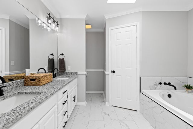 1112 Jamaica Dr, White Oak, TX 75693