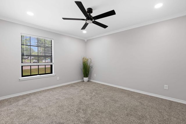 1112 Jamaica Dr, White Oak, TX 75693