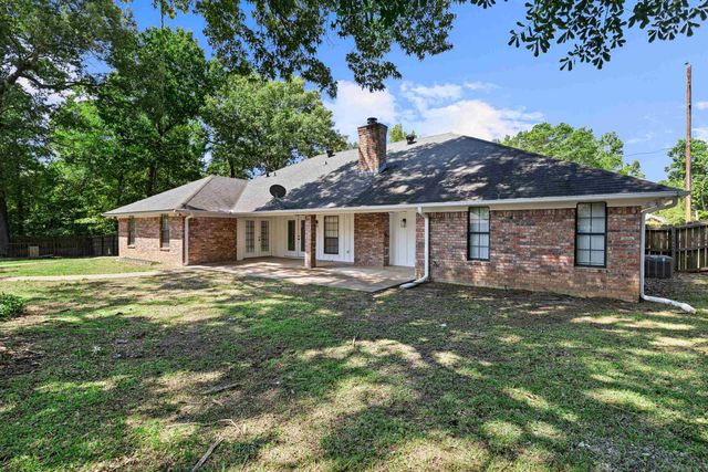 1112 Jamaica Dr, White Oak, TX 75693