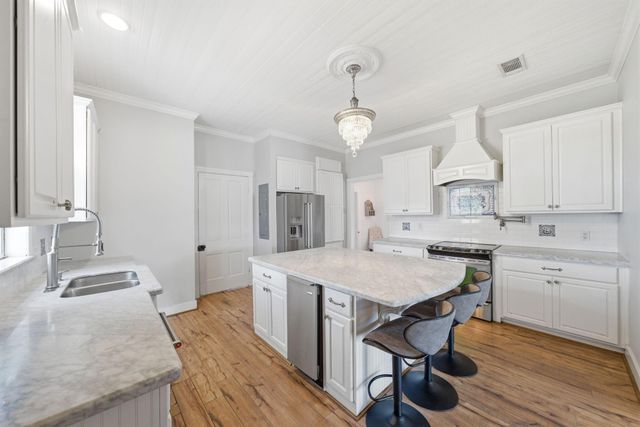 705 College Street, Montgomery, TX 77356