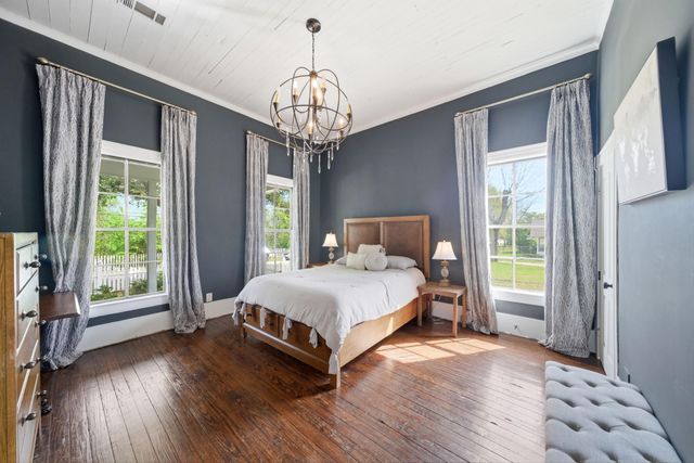 705 College Street, Montgomery, TX 77356