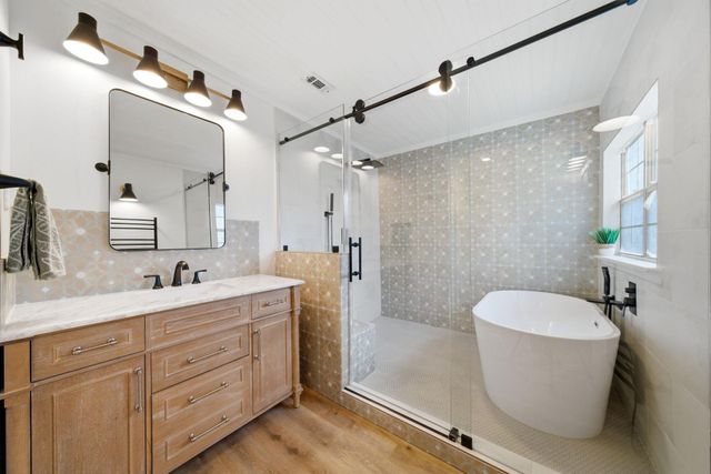 705 College Street, Montgomery, TX 77356