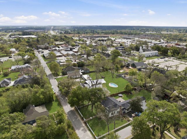 705 College Street, Montgomery, TX 77356