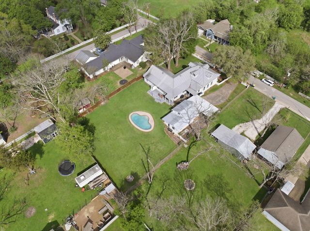 705 College Street, Montgomery, TX 77356