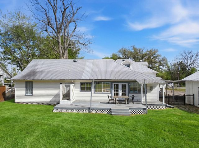 705 College Street, Montgomery, TX 77356