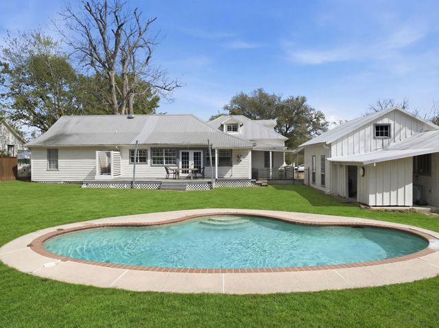 705 College Street, Montgomery, TX 77356