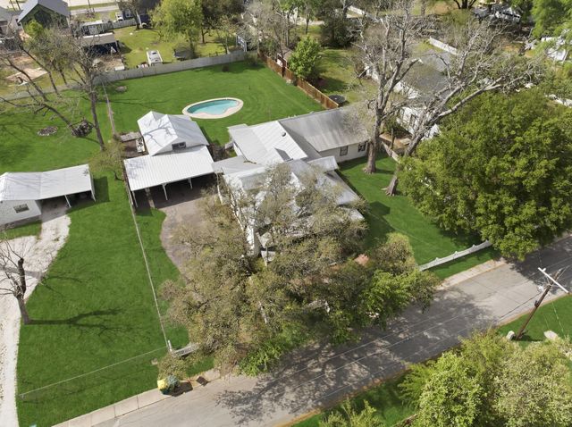 705 College Street, Montgomery, TX 77356