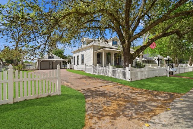 705 College Street, Montgomery, TX 77356