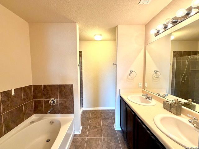 6130 HACKBERRY POND, San Antonio, TX 78244