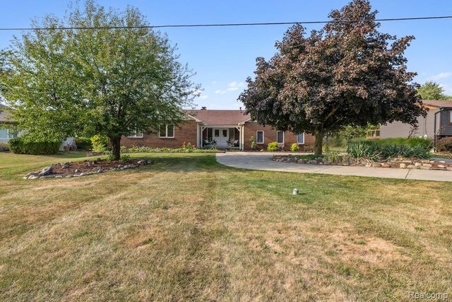 413 E Rolston Road, Linden, MI 48451