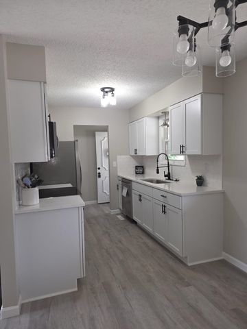2417 N Battin Ave, Wichita, KS 67220