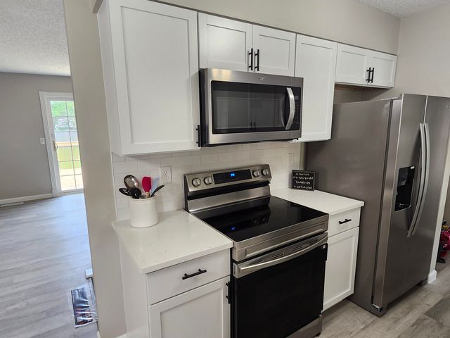 2417 N Battin Ave, Wichita, KS 67220