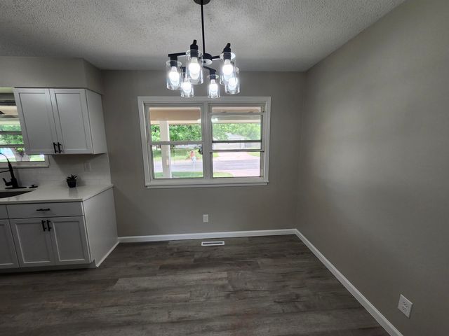 2417 N Battin Ave, Wichita, KS 67220