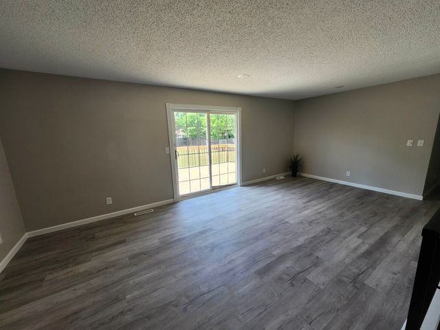 2417 N Battin Ave, Wichita, KS 67220