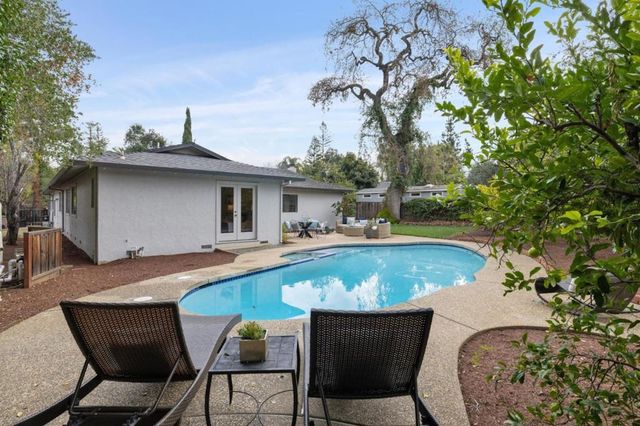 50 Los Altos Avenue, Los Altos, CA 94022