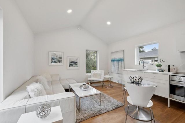 50 Los Altos Avenue, Los Altos, CA 94022