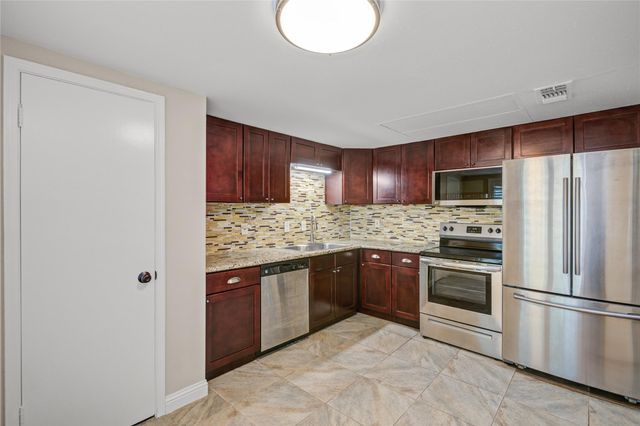 850 Threadneedle Street 79, Houston, TX 77079