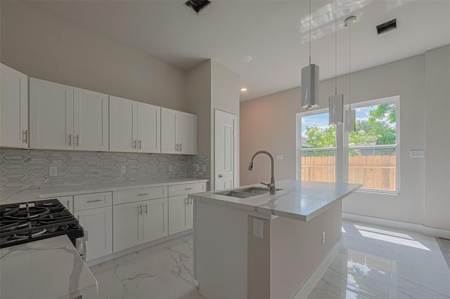 7207 Force Street, Houston, TX 77020