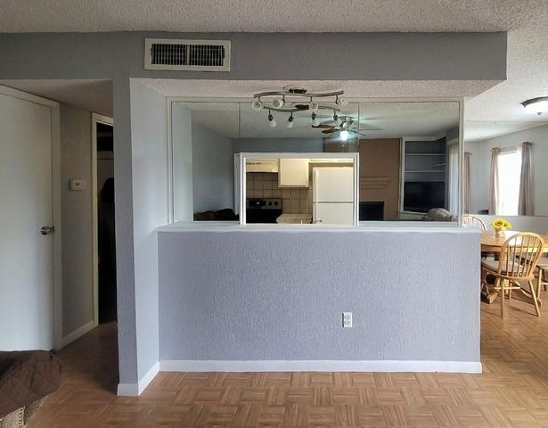3919 Fairmont Parkway 255, Pasadena, TX 77504