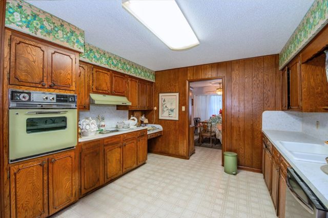 3649 Memorial Boulevard, Port Arthur, TX 77640