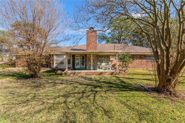 3649 Memorial Boulevard, Port Arthur, TX 77640