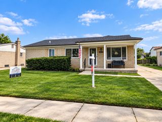 15270 Cambridge Drive, Fraser, MI 48026