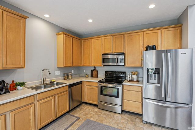 5703 Polk Dr Unit 203, Noblesville, IN 46062