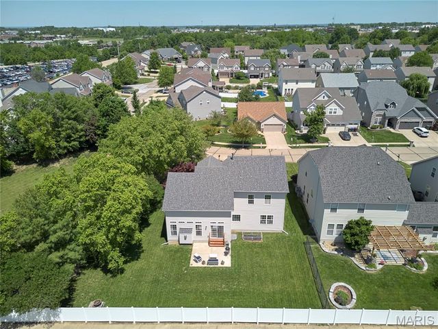 111 Berry Manor Circle, St Charles, MO 63376