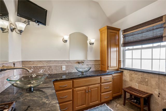 2710 W Wood Street, Rogers, AR 72756