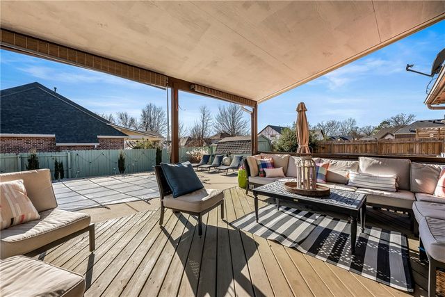 2710 W Wood Street, Rogers, AR 72756