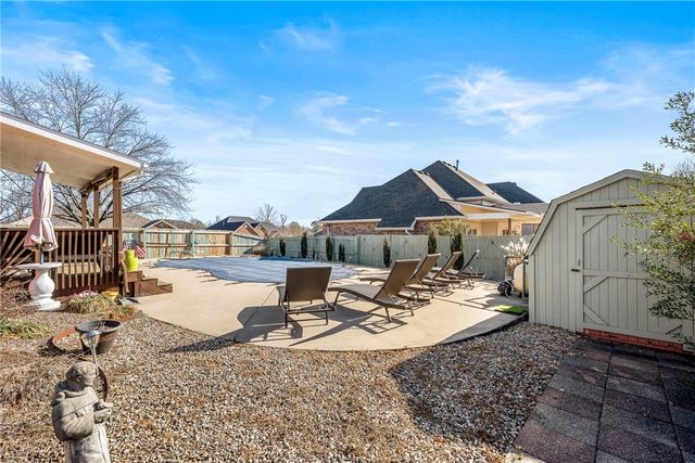 2710 W Wood Street, Rogers, AR 72756